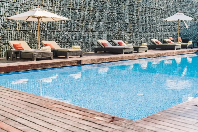 hotel-pool-resort_74190-1622